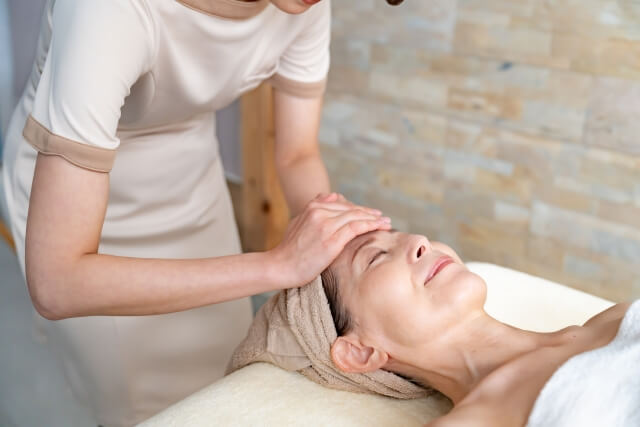 なぜヘッドマッサージはあんなに気持ちいい？