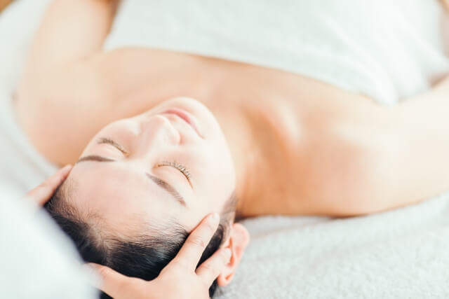 ヘッドマッサージ後に痛みを感じる「揉み返し」とは?