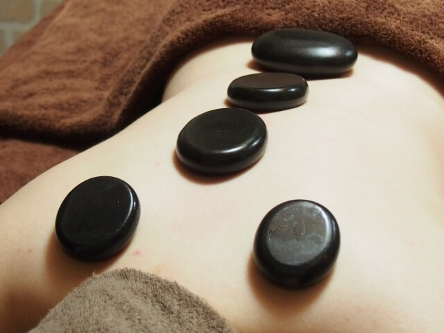 ホットストーンマッサージの値段が高くなる理由