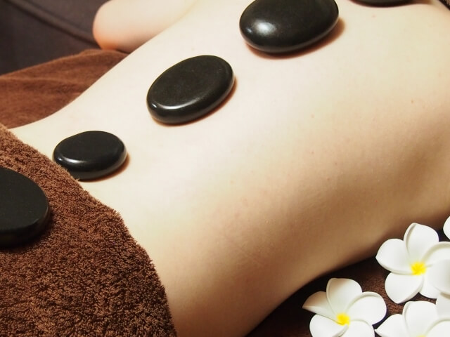 東京でホットストーンマッサージを受けるメリット
