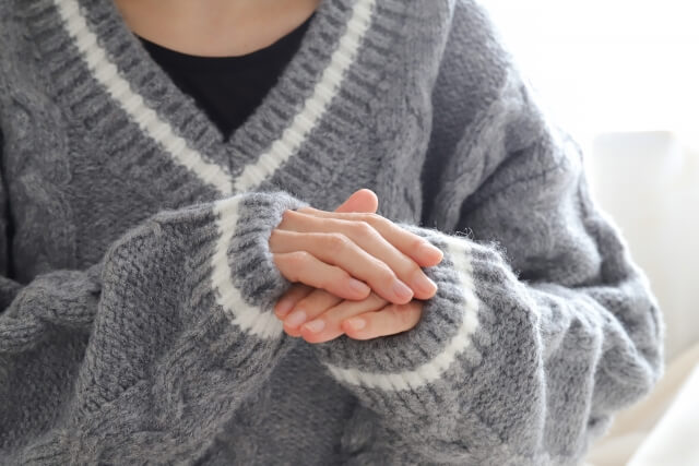 こんな手の冷えは注意が必要