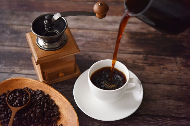 逆に体を冷やしやすい飲み物にも注意