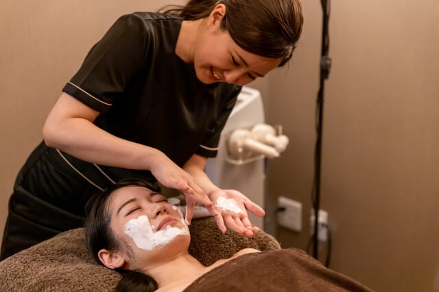 フェイシャルエステは毛穴に効果ある？