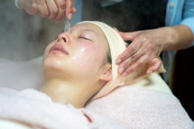 毛穴ケアに効果が期待できるフェイシャルエステの施術